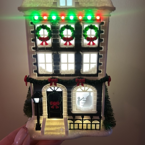 Bath & Body Works Wallflower Plug in Christmas Holiday House with Santa & Sleigh - Picture 7 of 9